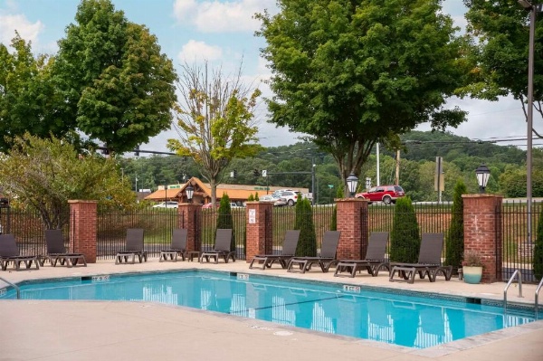 Comfort Suites Outlet Center image 22