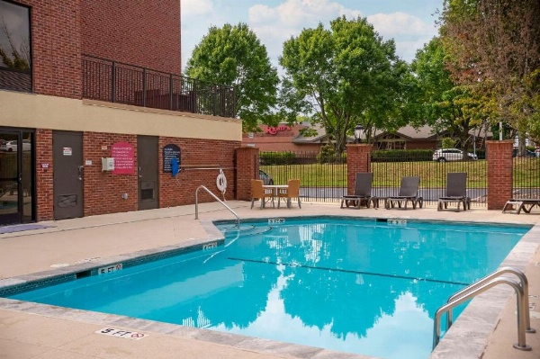 Comfort Suites Outlet Center image 23